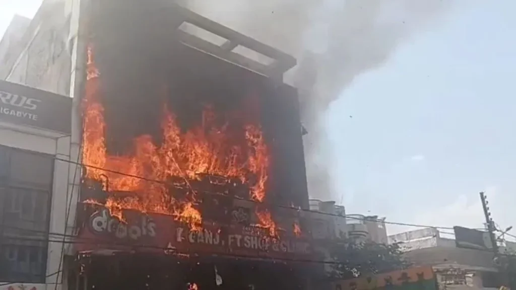 lucknow-fire_V_jpg–1280×720-4g