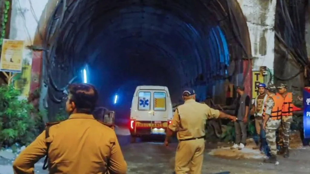 Chamoli-tunnel-accident-6-workers-killed-14-injured-after-sudden-debris-and-water-surge-2-still-trapped-1024×576