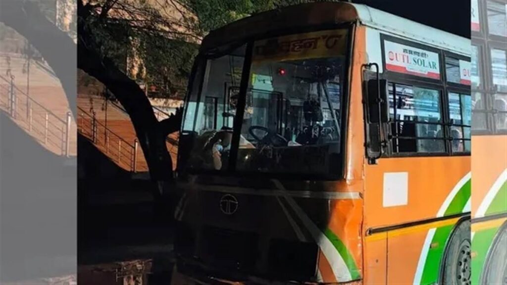 05_09_2026-bus_accident_9676892