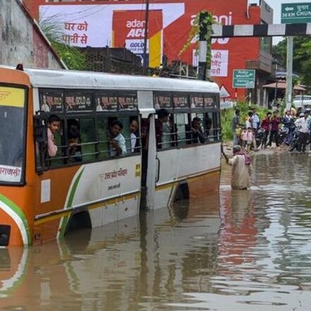 Passengers-look-out-from-inside-a-UPSRTC-bus-stran_1788330986512_1788330996801_5341ced2-8001-432e-9f84-4a92b8e24372