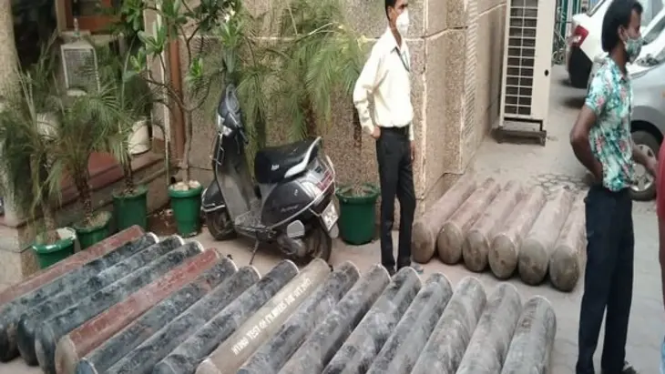 delhi-cylinder-blast-near-community-hall-in-okhla-phase-1-leaves-1-injured-1788939034370-1280×720